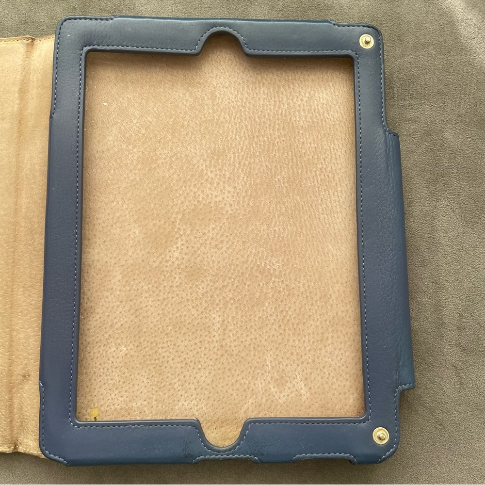 Tory Burch leather ipad case (fits 2,3 and 4) - Picture 10 of 11